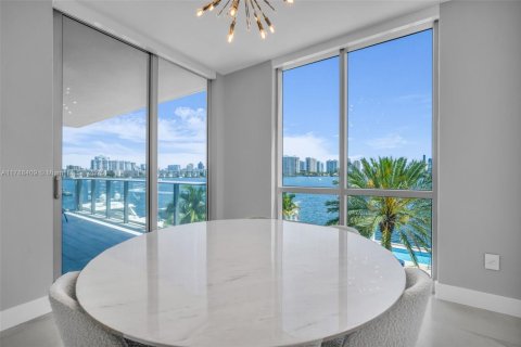 Condo in North Miami Beach, Florida, 3 bedrooms  № 1708687 - photo 14