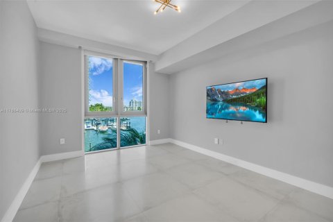 Condo in North Miami Beach, Florida, 3 bedrooms  № 1708687 - photo 26