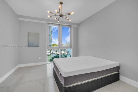Condo in North Miami Beach, Florida, 3 bedrooms  № 1708687 - photo 22
