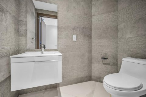 Condo in North Miami Beach, Florida, 3 bedrooms  № 1708687 - photo 16