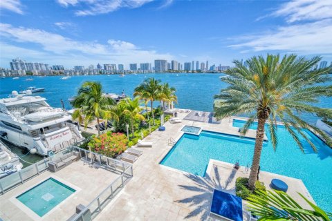 Condo in North Miami Beach, Florida, 3 bedrooms  № 1708687 - photo 3