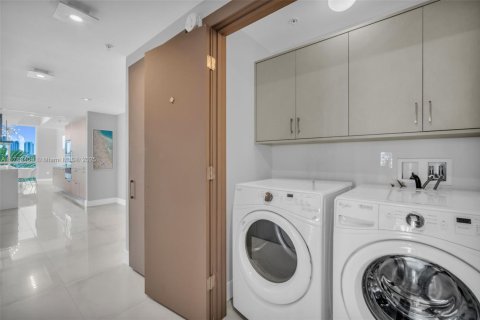 Condo in North Miami Beach, Florida, 3 bedrooms  № 1708687 - photo 30