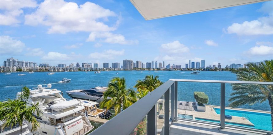 Condo in North Miami Beach, Florida, 3 bedrooms  № 1708687