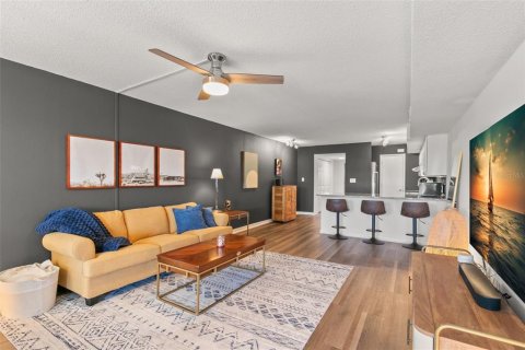 Condominio en venta en Kenneth City, Florida, 2 dormitorios, 106.84 m2 № 1853762 - foto 6