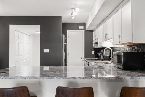 Condominio en venta en Kenneth City, Florida, 2 dormitorios, 106.84 m2 № 1853762 - foto 10