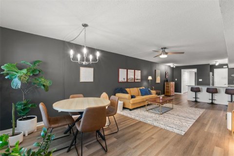 Condominio en venta en Kenneth City, Florida, 2 dormitorios, 106.84 m2 № 1853762 - foto 4