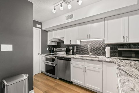 Condominio en venta en Kenneth City, Florida, 2 dormitorios, 106.84 m2 № 1853762 - foto 11