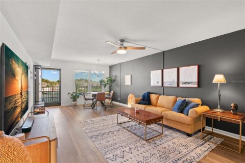 Condominio en venta en Kenneth City, Florida, 2 dormitorios, 106.84 m2 № 1853762 - foto 8