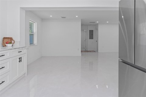 House in Pompano Beach, Florida 3 bedrooms, 106.56 sq.m. № 2086881 - photo 17