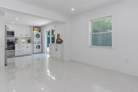 House in Pompano Beach, Florida 3 bedrooms, 106.56 sq.m. № 2086881 - photo 7