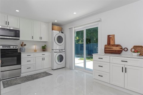 House in Pompano Beach, Florida 3 bedrooms, 106.56 sq.m. № 2086881 - photo 11