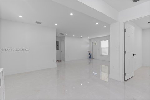 House in Pompano Beach, Florida 3 bedrooms, 106.56 sq.m. № 2086881 - photo 19