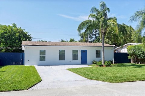 House in Pompano Beach, Florida 3 bedrooms, 106.56 sq.m. № 2086881 - photo 2