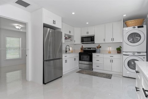 House in Pompano Beach, Florida 3 bedrooms, 106.56 sq.m. № 2086881 - photo 12