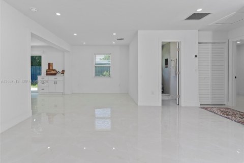 House in Pompano Beach, Florida 3 bedrooms, 106.56 sq.m. № 2086881 - photo 6