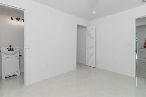 House in Pompano Beach, Florida 3 bedrooms, 106.56 sq.m. № 2086881 - photo 30