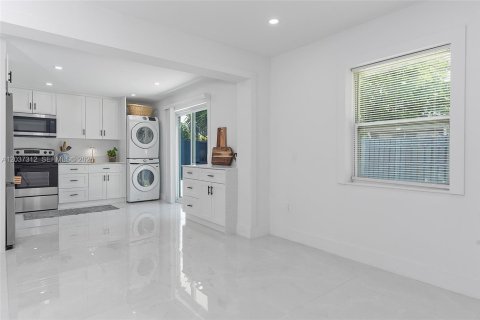House in Pompano Beach, Florida 3 bedrooms, 106.56 sq.m. № 2086881 - photo 8