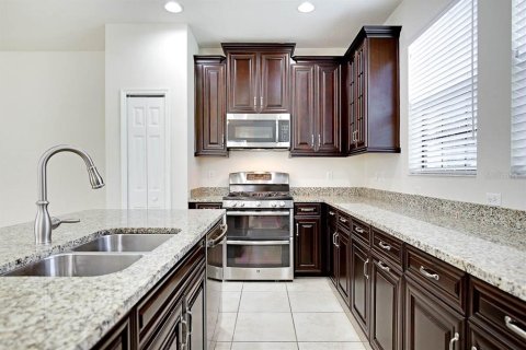 Townhouse in Fish Hawk, Florida 3 bedrooms, 149.2 sq.m. № 1910152 - photo 5