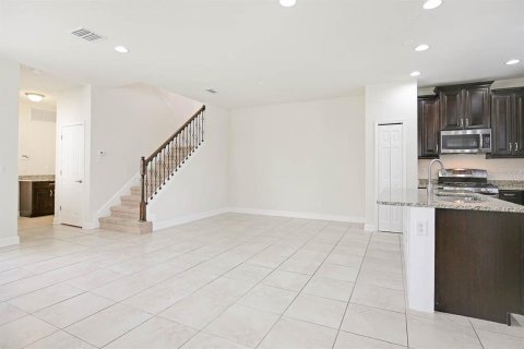 Townhouse in Fish Hawk, Florida 3 bedrooms, 149.2 sq.m. № 1910152 - photo 10
