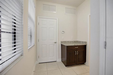Townhouse in Fish Hawk, Florida 3 bedrooms, 149.2 sq.m. № 1910152 - photo 12