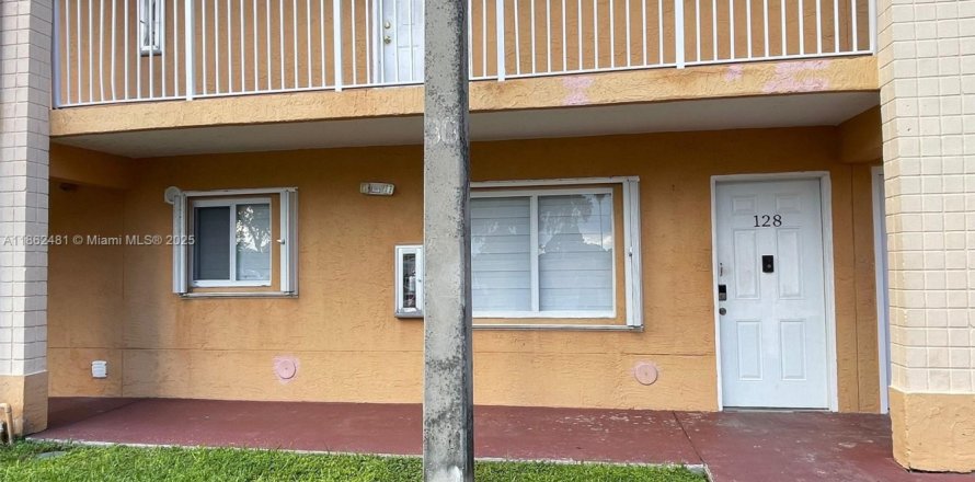 Condominio en Miami, Florida, 3 dormitorios № 1890866