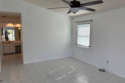 Villa ou maison à vendre à Miami, Floride: 2 chambres, 145.11 m2 № 1956962 - photo 24