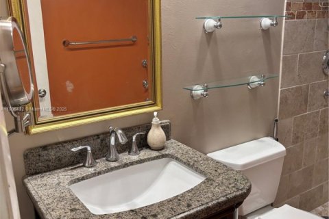 House in Miami, Florida 2 bedrooms, 145.11 sq.m. № 1956962 - photo 10