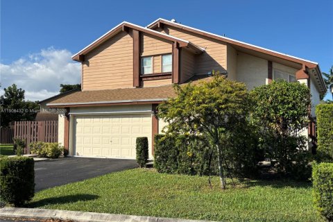 House in Miami, Florida 2 bedrooms, 145.11 sq.m. № 1956962 - photo 4