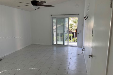 Villa ou maison à vendre à Miami, Floride: 2 chambres, 145.11 m2 № 1956962 - photo 23