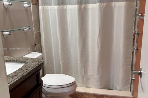 House in Miami, Florida 2 bedrooms, 145.11 sq.m. № 1956962 - photo 9