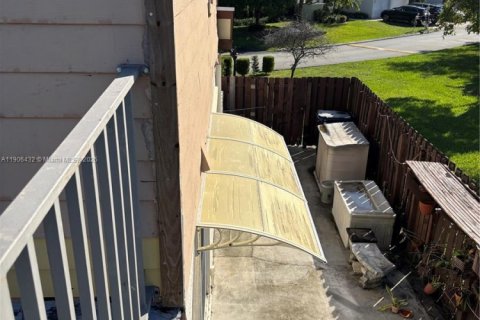 House in Miami, Florida 2 bedrooms, 145.11 sq.m. № 1956962 - photo 19