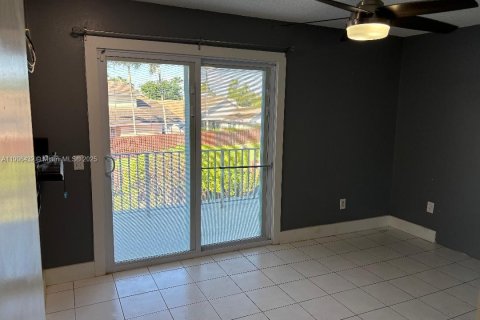 House in Miami, Florida 2 bedrooms, 145.11 sq.m. № 1956962 - photo 14