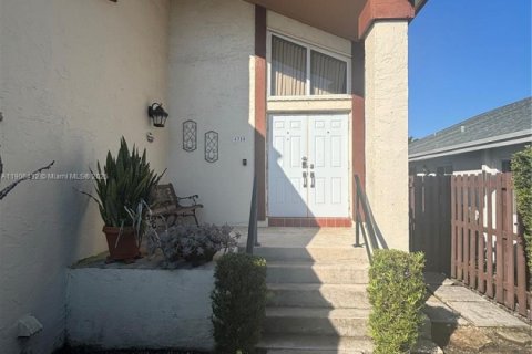 House in Miami, Florida 2 bedrooms, 145.11 sq.m. № 1956962 - photo 6