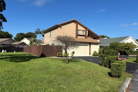 House in Miami, Florida 2 bedrooms, 145.11 sq.m. № 1956962 - photo 5