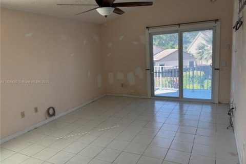 House in Miami, Florida 2 bedrooms, 145.11 sq.m. № 1956962 - photo 13