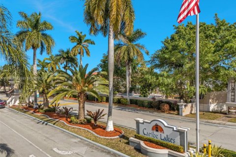 Townhouse in Miami, Florida 2 bedrooms, 107.77 sq.m. № 1994805 - photo 4