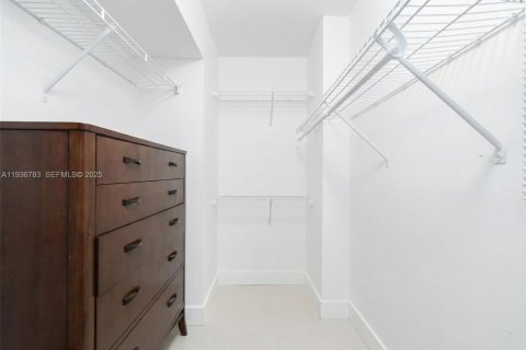 Townhouse in Miami, Florida 2 bedrooms, 107.77 sq.m. № 1994805 - photo 15