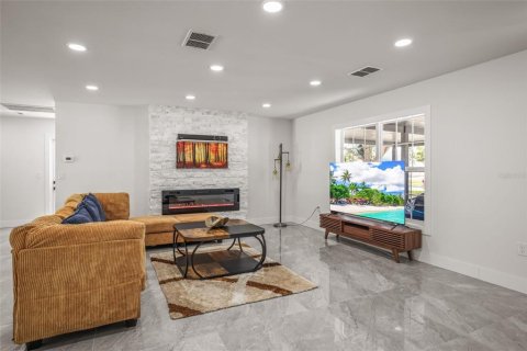 Casa en venta en Saint Petersburg, Florida, 3 dormitorios, 153.2 m2 № 2233987 - foto 12