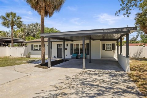 House in Saint Petersburg, Florida 3 bedrooms, 153.2 sq.m. № 2233987