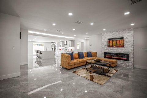 Casa en venta en Saint Petersburg, Florida, 3 dormitorios, 153.2 m2 № 2233987 - foto 14