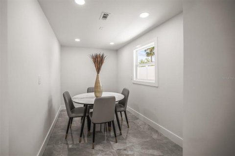 Casa en venta en Saint Petersburg, Florida, 3 dormitorios, 153.2 m2 № 2233987 - foto 25