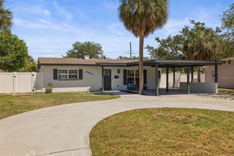Casa en venta en Saint Petersburg, Florida, 3 dormitorios, 153.2 m2 № 2233987 - foto 2