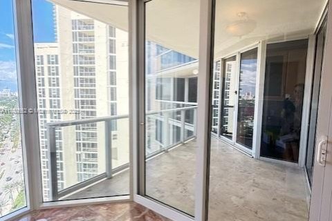 Condo in Sunny Isles Beach, Florida, 2 bedrooms  № 1938810 - photo 11
