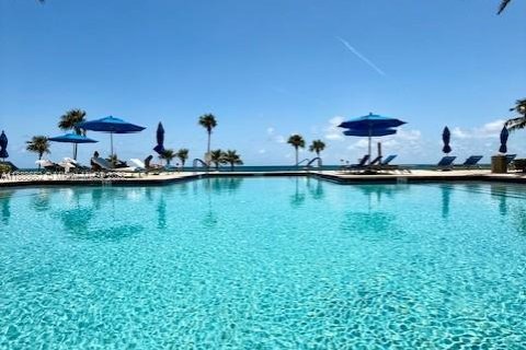 Condo in Sunny Isles Beach, Florida, 2 bedrooms  № 1938810 - photo 2