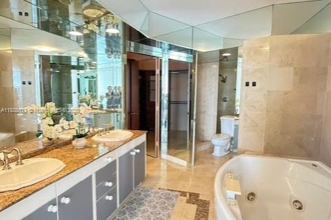 Condo in Sunny Isles Beach, Florida, 2 bedrooms  № 1938810 - photo 17