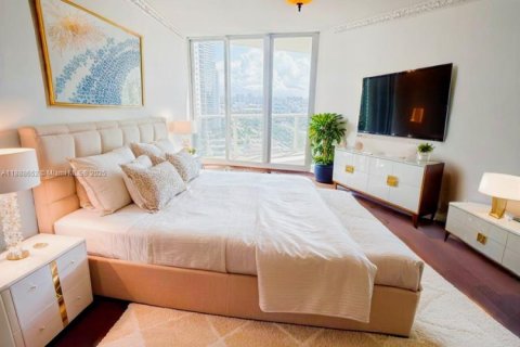 Condo in Sunny Isles Beach, Florida, 2 bedrooms  № 1938810 - photo 25