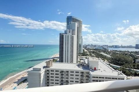 Condo in Sunny Isles Beach, Florida, 2 bedrooms  № 1938810 - photo 21