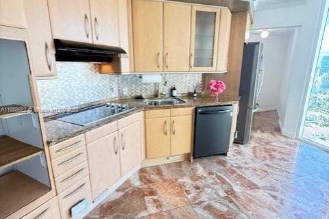 Condo in Sunny Isles Beach, Florida, 2 bedrooms  № 1938810 - photo 7