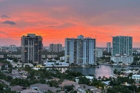 Condo in Sunny Isles Beach, Florida, 2 bedrooms  № 1938810 - photo 16
