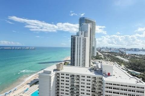 Condo in Sunny Isles Beach, Florida, 2 bedrooms  № 1938810 - photo 20